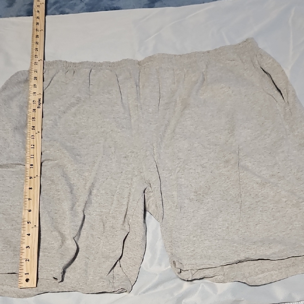 .Champion Gray Athletic Shorts Soft Fabric with pockets